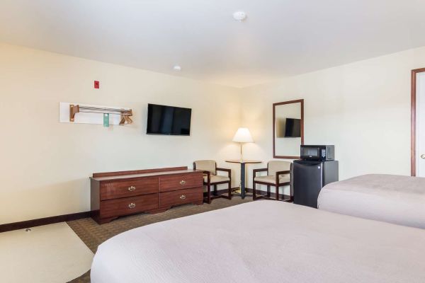GUESTHOUSE INN & SUITES MONTESANO (Montesano)